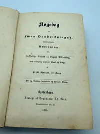 Madam Mangor Kogebog for smaa Husholdninger. 34. oplag. 1895. 364+282+178s. helshirting 
 Kogebog, fortsættelse og syltebog.