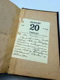 Madam Mangor Kogebog for smaa Husholdninger. 34. oplag. 1895. 364+282+178s. helshirting 
 Kogebog, fortsættelse og syltebog.
