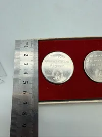 Samling DDR mønter med KZ lejre