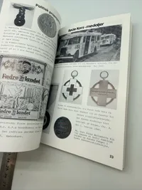 Hæfte og en medalje fra "Danmark under besættelsen 1940-1945", udgivet i anledning af 50-året for besættelsen (1940-1990)