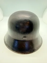 Tysk M42 hjelm, overmalet, ellers original