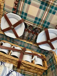 Festlig picnic kurv med indhold ( Sendes ikke )