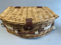 Festlig picnic kurv med indhold ( Sendes ikke )