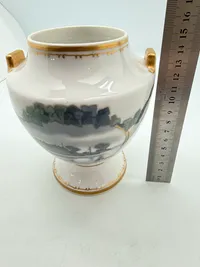Royal Copenhagen porcelænsvase med motiv af Sønderborg slot