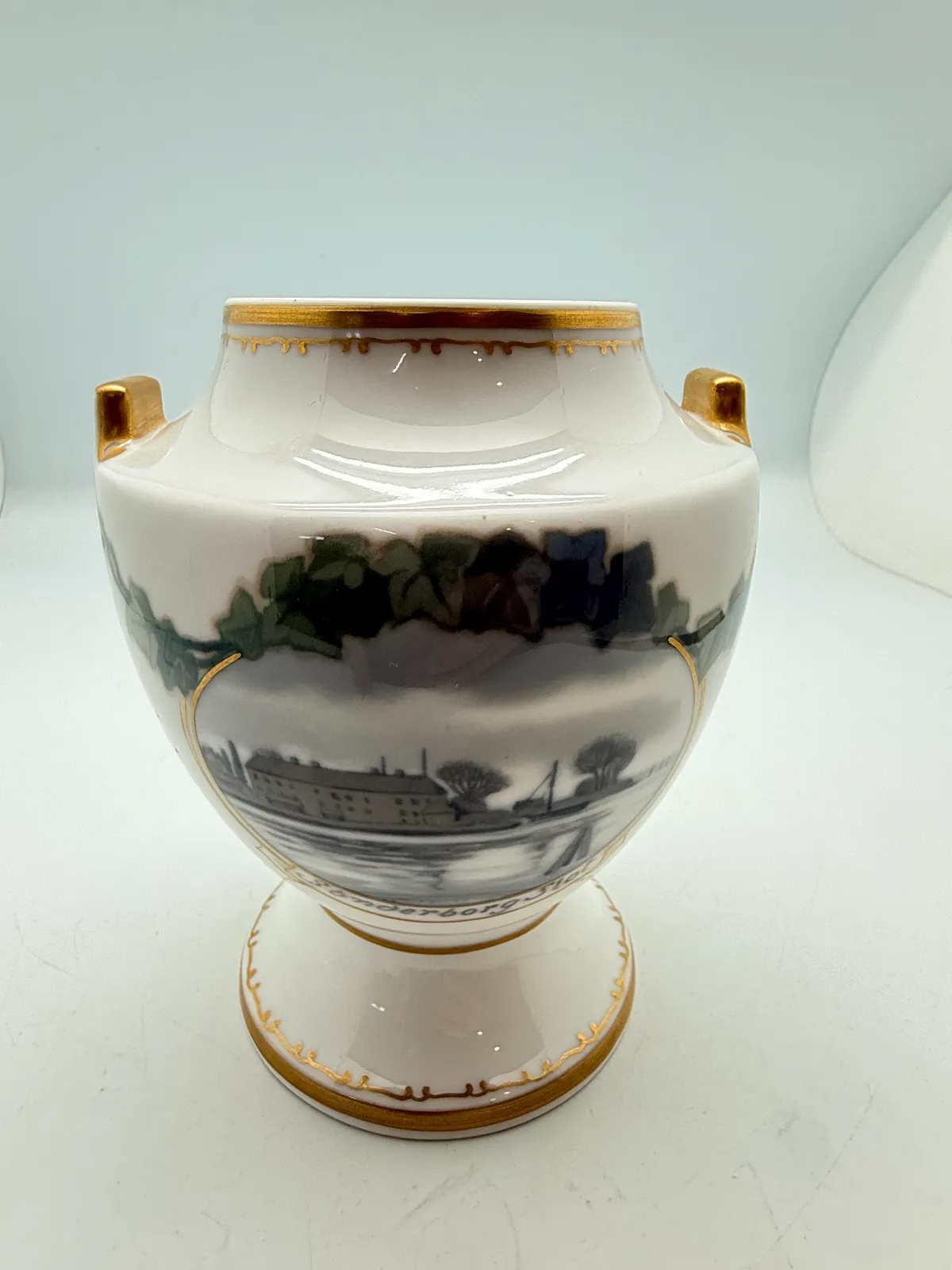 Royal Copenhagen porcelænsvase med motiv af Sønderborg slot