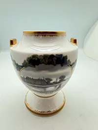 Royal Copenhagen porcelænsvase med motiv af Sønderborg slot