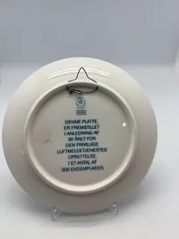 Plakette fra den frivillige luftmeldetjeneste, lavet af royal Copenhagen i 500 eks.