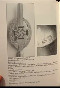 Fahnenspitze des NSKOV , bronze  original fundet i Berlin efter afbrænding af faner, forkullet del af stagen indvendig Fremstillet af den berømte Otto Gahr