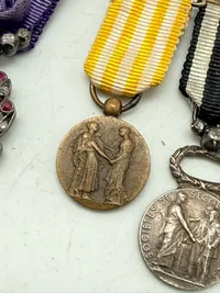 Fransk miniture spange beklædt med diamanter og rubiner