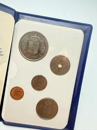 To møntsæt, 1976 og 1977