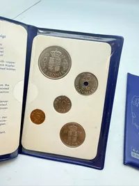 To møntsæt, 1976 og 1977