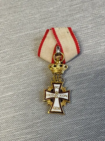 Christian X miniture ridderkors af guld, vægt 2.4 gram