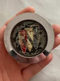 Original inderdel til hjulkapsel til Buick fra 1960’erne