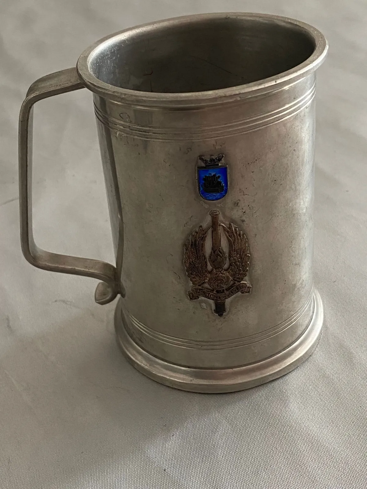 Originalt krus fra jyske luftværnsregiment (Tønder kaserne)
