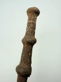 Afrikansk blankvåben med reptilskind