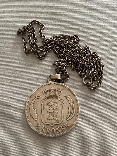 Original dansk sølv 2 krone omdannet til halskæde
