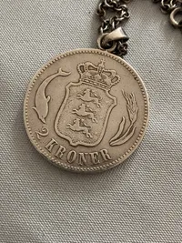 Original dansk sølv 2 krone omdannet til halskæde