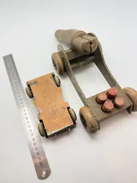 Kanon og Jeep af træ fra lige efter krigen