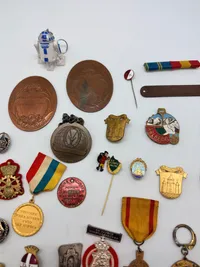 Samling Pins mm.