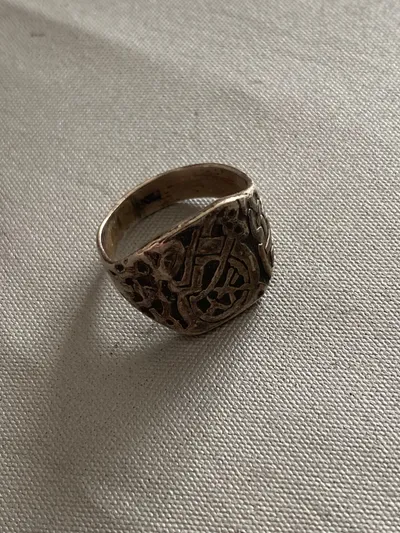 Fingerring af sølv i vikingestil