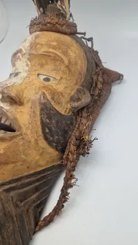 afrikansk maske, specifikt en Mbangu-maske fra Pende-folket i Demokratiske Republik Congo