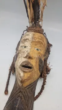 afrikansk maske, specifikt en Mbangu-maske fra Pende-folket i Demokratiske Republik Congo