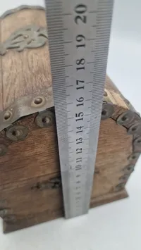 Træskrin med nøgle