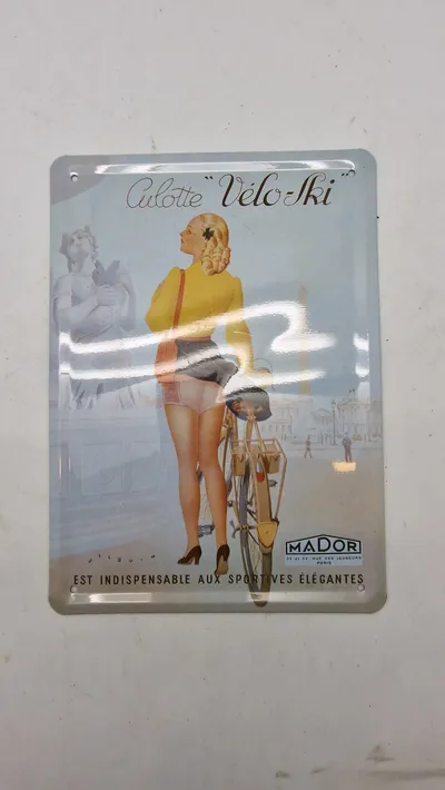 Pin up metal skilt