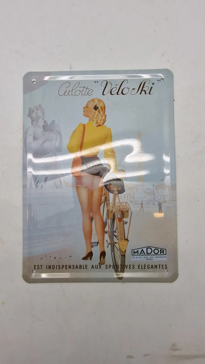 Pin up metal skilt