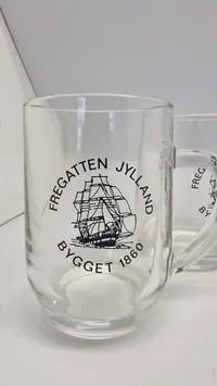 Samling fregatten Jylland ølkrus