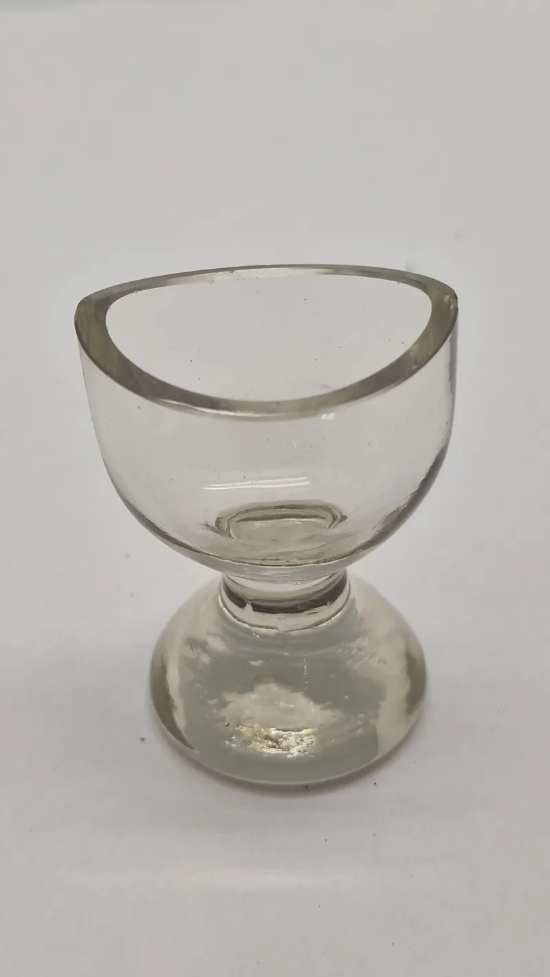 Gammelt øjnskylle glas