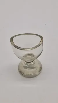 Gammelt øjnskylle glas