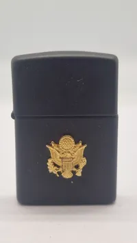 Lighter med amerikansk våbenskjold Zippo