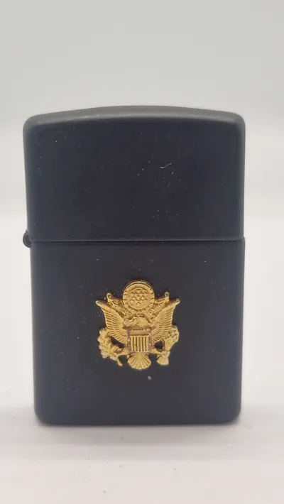Lighter med amerikansk våbenskjold Zippo