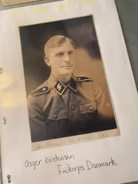 Originalt Frikorps Danmark/reg. 24 kuvert lot Asger Christensen. 
6 tomme SS kuverter og 4 SS Kopi fotos
August 1942-April 1944