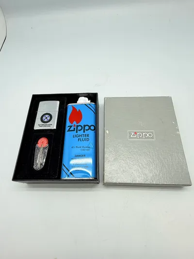 Ubrugt Zippo lighter i æske