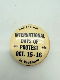 Originalt badge Anti Vietnam,  originalt lige til hjelmen
