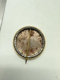 Originalt badge Anti Vietnam,  originalt lige til hjelmen