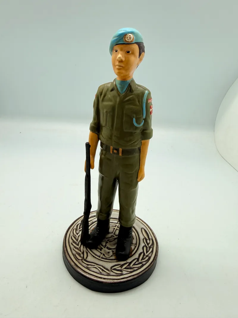 UN figur af keramik