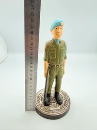 UN figur af keramik