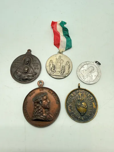 Religiøse medaljer mm.