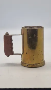 Navngivet krus lavet af 40 mm hylster fra  Nørrejyske Artilleriregiment