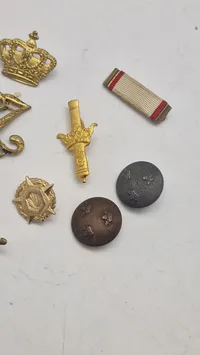 Samling pins mm.