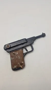 Velfremstiilet legetøjspistol fra maj dagene 1945