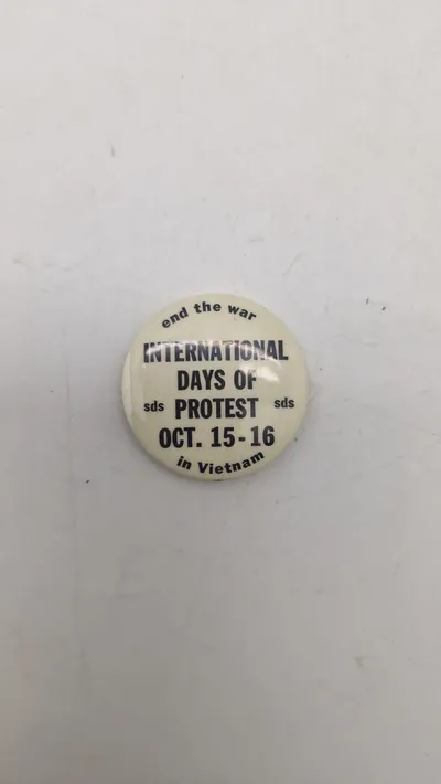 Vietnam War protest badge, original
