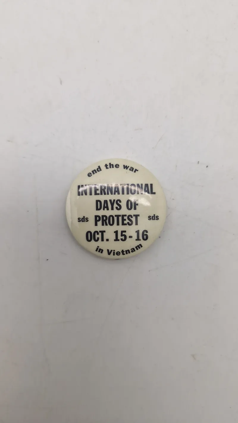 Vietnam War protest badge, original