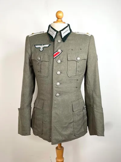 Original Tysk Højt dekoreret Oberleutnant kampjakke, Tyske kors i guld, Nærkampspange, krimskjold mm.