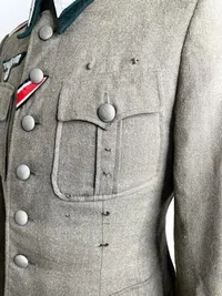 Original Tysk Højt dekoreret Oberleutnant kampjakke, Tyske kors i guld, Nærkampspange, krimskjold mm.