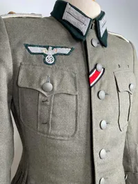 Original Tysk Højt dekoreret Oberleutnant kampjakke, Tyske kors i guld, Nærkampspange, krimskjold mm.