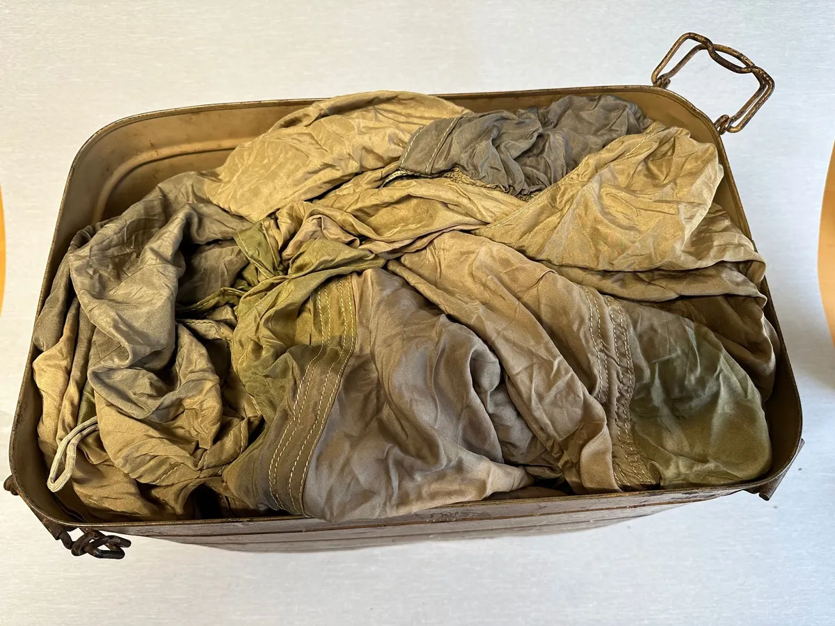 Original Tysk WW2 faldskærmsjæger faldskærm i kasse, silke